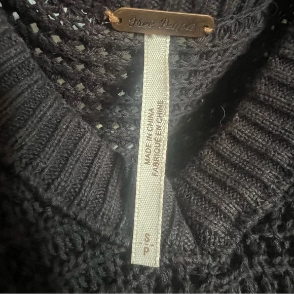 NWOT Free People Cold Shoulder Sweater Size Small - Picture 4 of 9